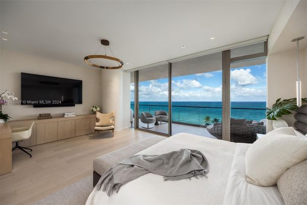 Bedroom, Interior, Pendant Lights, Recessed Lighting, Water, Wood Texture Flooring