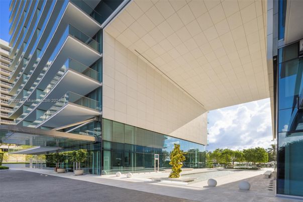 Exterior, Facade, Highrise