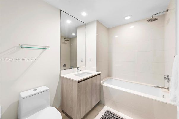 Bathroom, Interior, Recessed Lighting