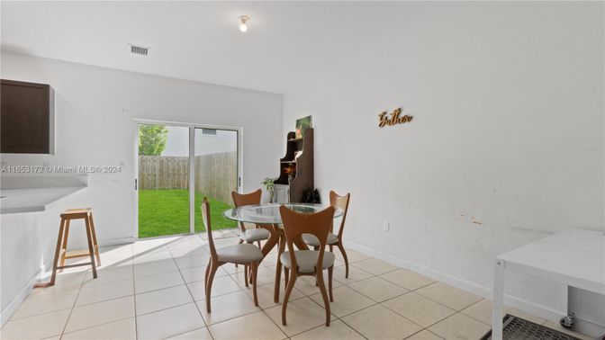 Dining room, Interior
