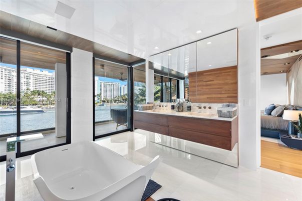 Bathroom, Dual Sink Vanities, Free Standing Baths, Interior, Recessed Lighting, Water