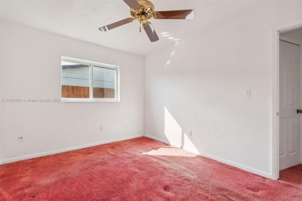 Empty room, Interior