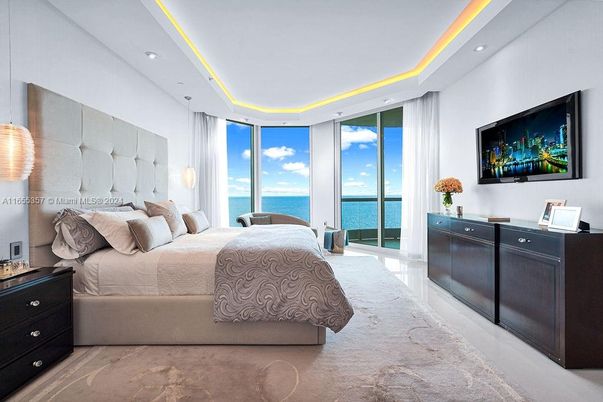 Bedroom, Interior, Recessed Lighting, Water