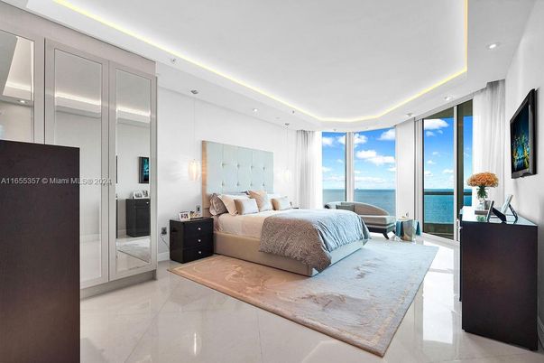Bedroom, Interior, Recessed Lighting, Water