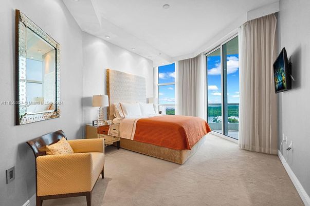 Bedroom, Interior, Recessed Lighting, Water