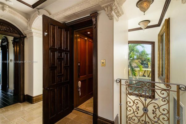 Elevator, Interior