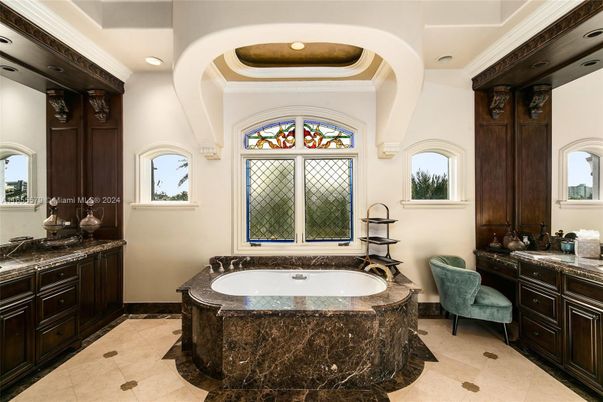 Bathroom, Interior, Recessed Lighting