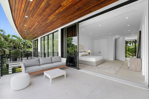 Exterior, Interior, Living room, Recessed Lighting, Wooden Ceilings