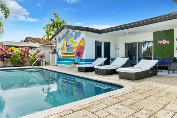 Exterior, Pool