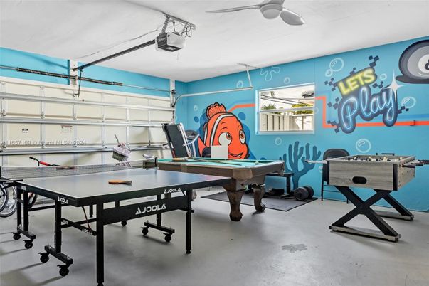 Billiard Table, Game Room, Interior