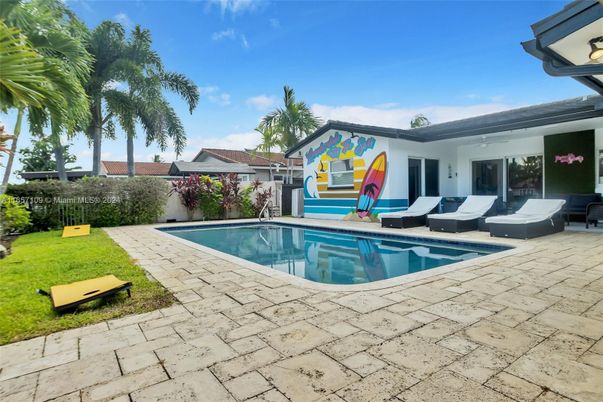 Exterior, Pool