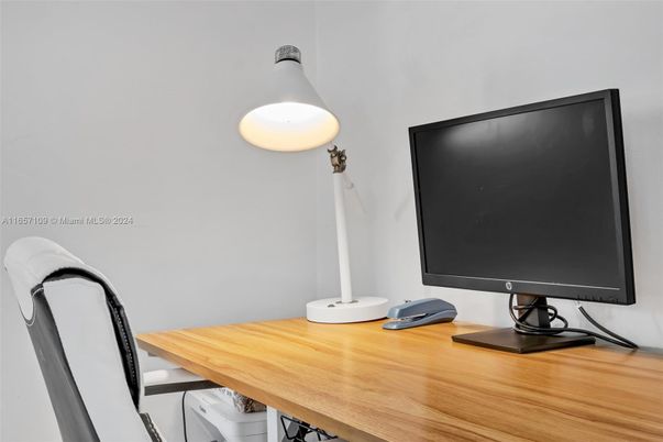 Home Office, Interior