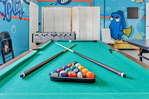 Billiard Table, Game Room, Interior