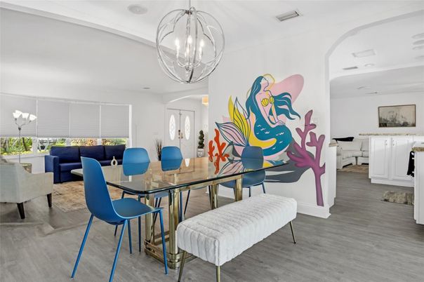Chandelier, Dining room, Interior, Living room, Pendant Lights, Wood Texture Flooring