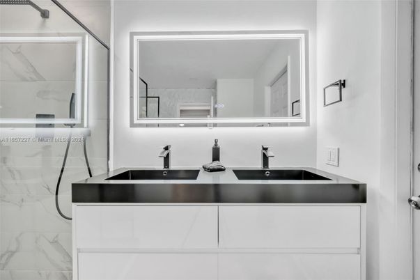 Bathroom, Dual Sink Vanities, Interior