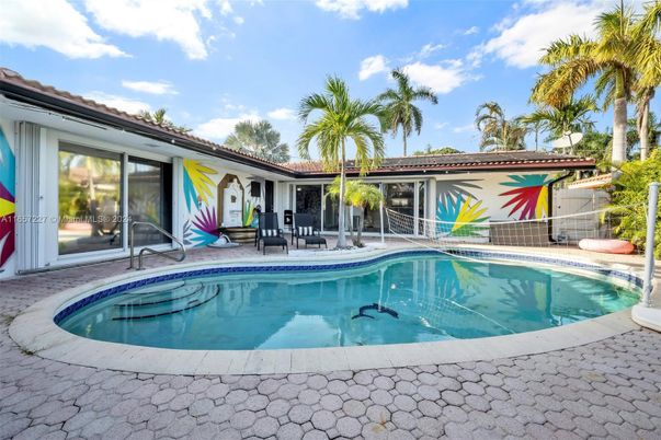 Exterior, Pool