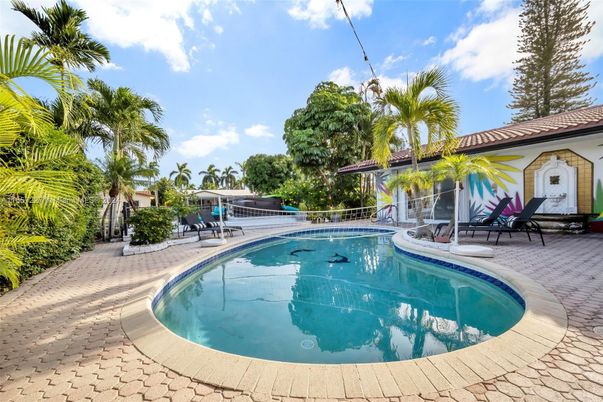 Exterior, Pool