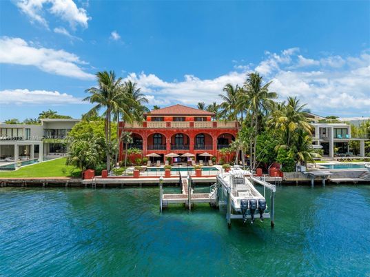 Exterior, Lake