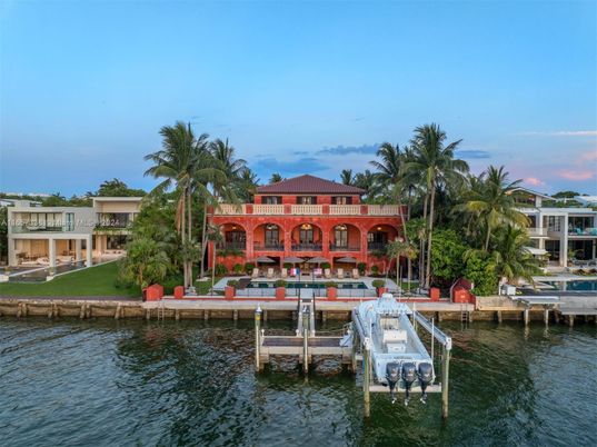 Exterior, Lake