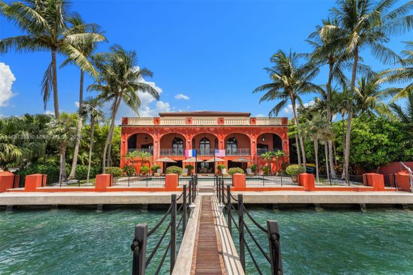 Exterior, Lake
