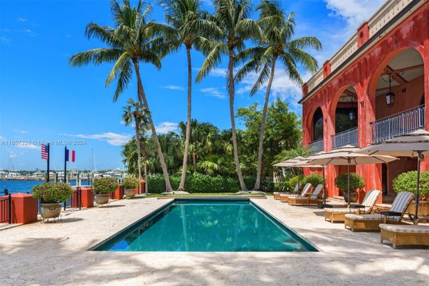 Exterior, Pool, Water
