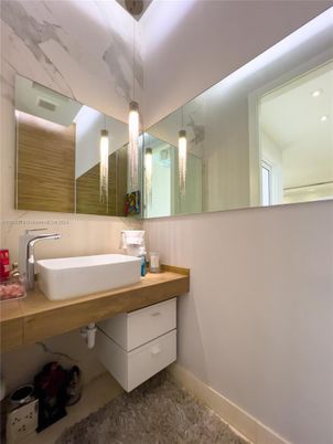 Bathroom, Interior, Pendant Lights, Recessed Lighting