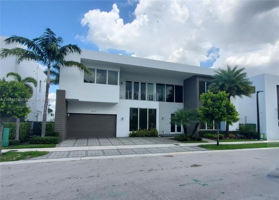 Attached, Exterior, Facade, Modern