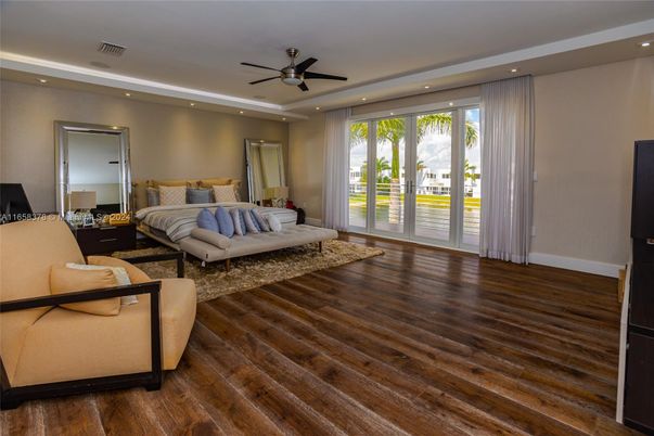 Bedroom, Interior, Living room, Recessed Lighting, Wood Texture Flooring