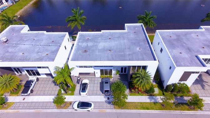 Exterior, Drone