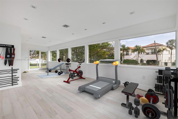 Fitness Equipment, Interior, Recessed Lighting, Wood Texture Flooring