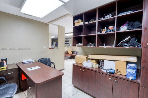 Home Office, Interior