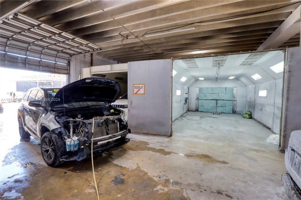 Garage, Interior