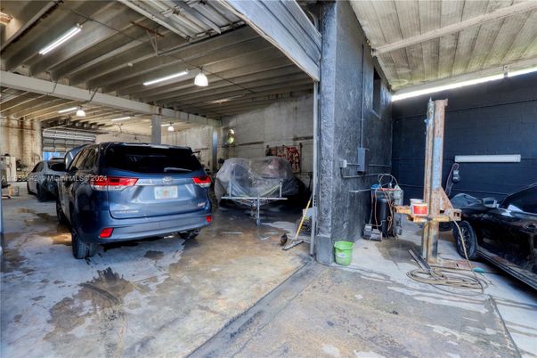 Garage, Interior