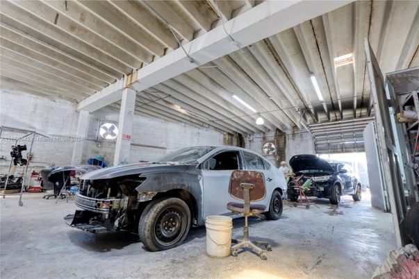 Garage, Interior, Stone Walls