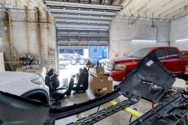 Garage, Interior, Stone Walls
