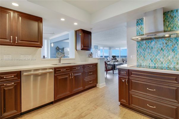 Dining room, Interior, Kitchen, Recessed Lighting, Stainless Steel Appliances, Wood Texture Flooring