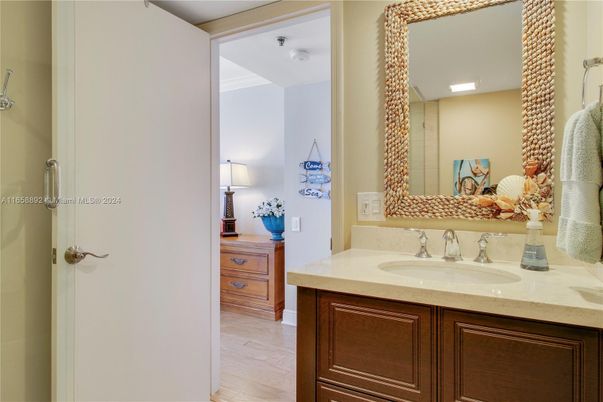 Bathroom, Interior, Recessed Lighting, Wood Texture Flooring