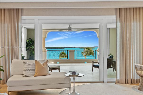 Interior, Living room, Water