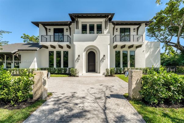 Exterior, Facade, Mediterranean