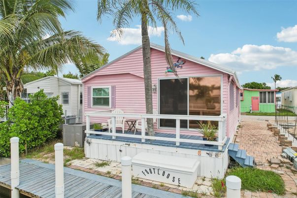 Exterior, Hot Tub