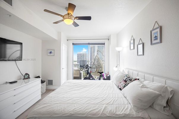 Bedroom, Fitness Equipment, Interior, Wood Texture Flooring
