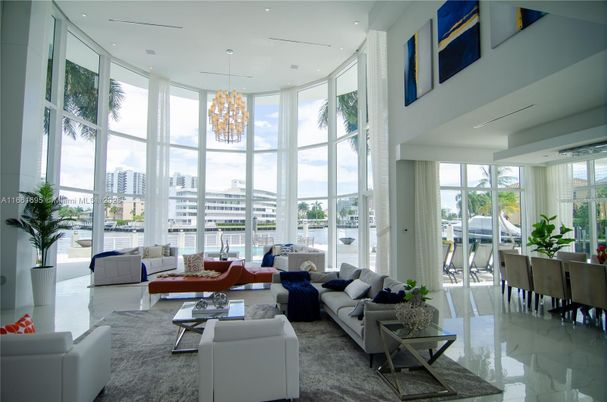 Chandelier, Dining room, Interior, Living room, Marble, Recessed Lighting