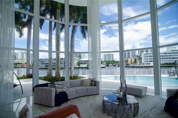 Interior, Living room, Sun Room, Water