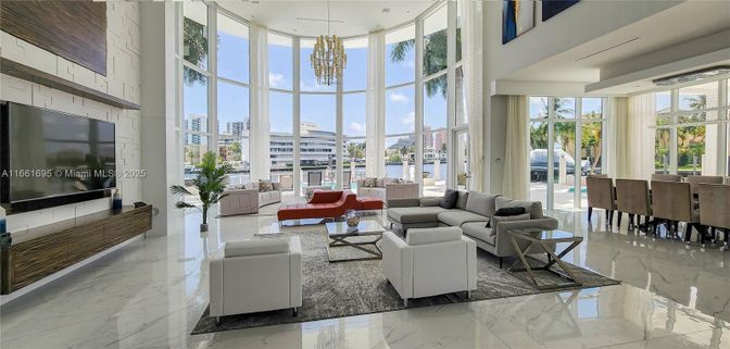 Chandelier, Dining room, Interior, Living room, Marble, Pendant Lights