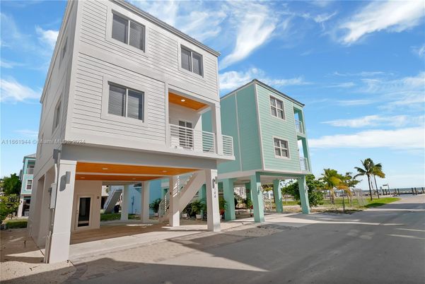 Exterior, Facade, Rowhouse