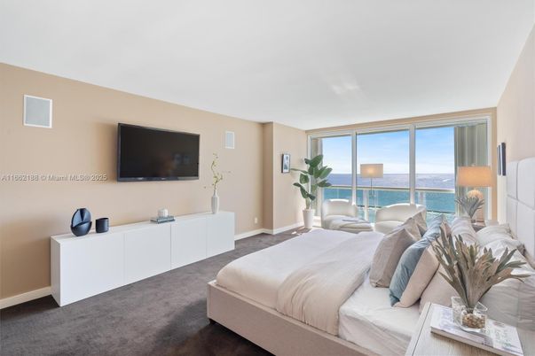 Bedroom, Interior, Water