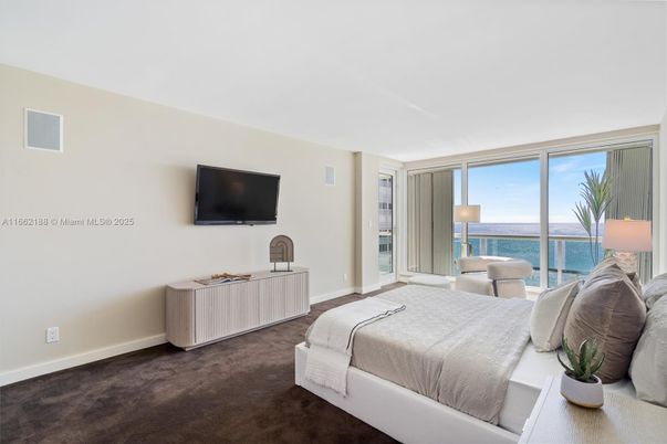 Bedroom, Interior, Water