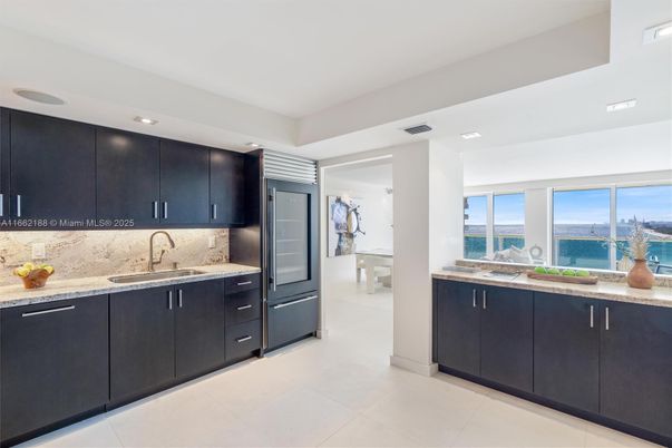 Interior, Kitchen, Recessed Lighting, Water