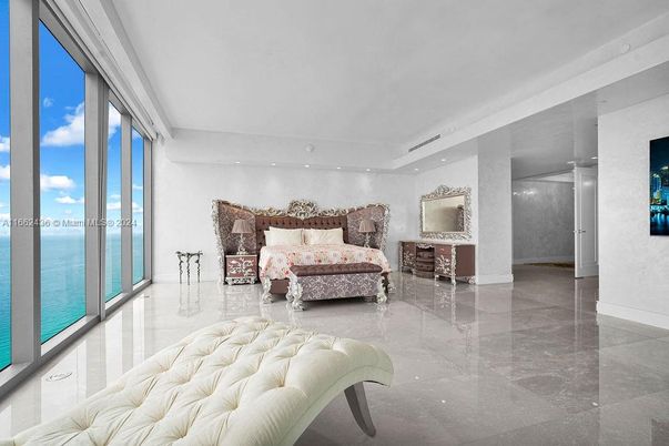 Bedroom, Interior, Recessed Lighting, Water