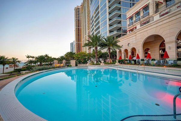 Exterior, Pool, Water